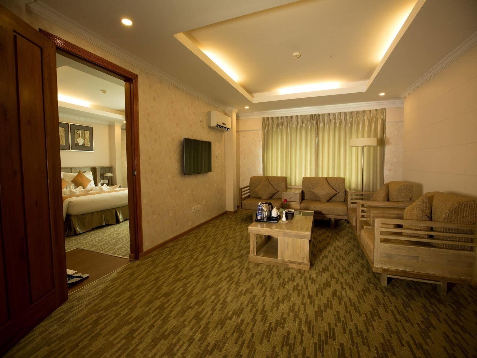 Royal Taunggyi Hotel Екстериор снимка